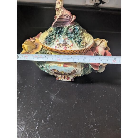 Italian covered bowl slight damage - Picture 7 of 8